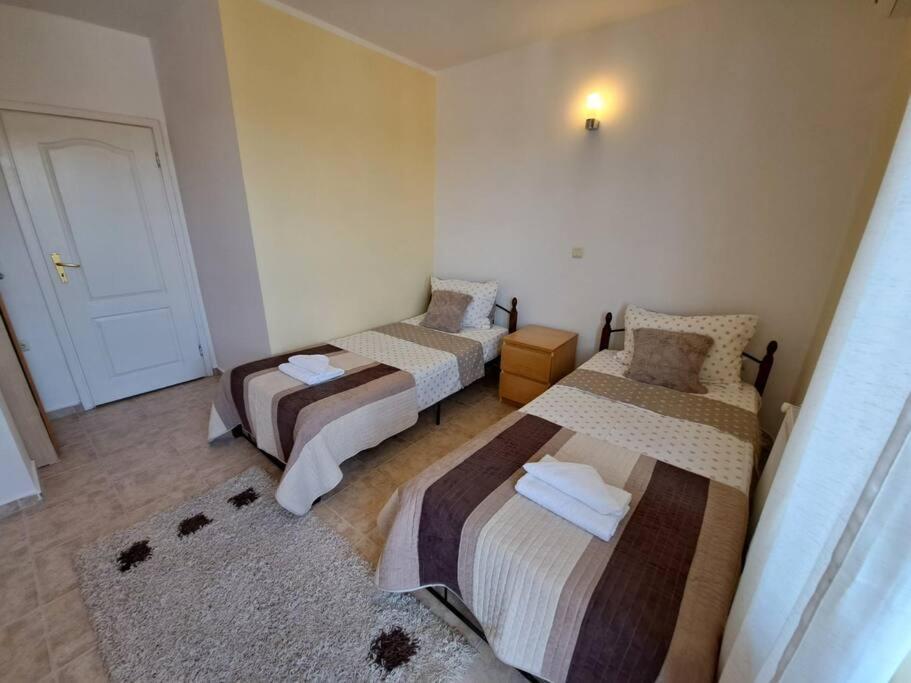 Apartment Happy Place Akatcia Veliko Tărnovo Esterno foto