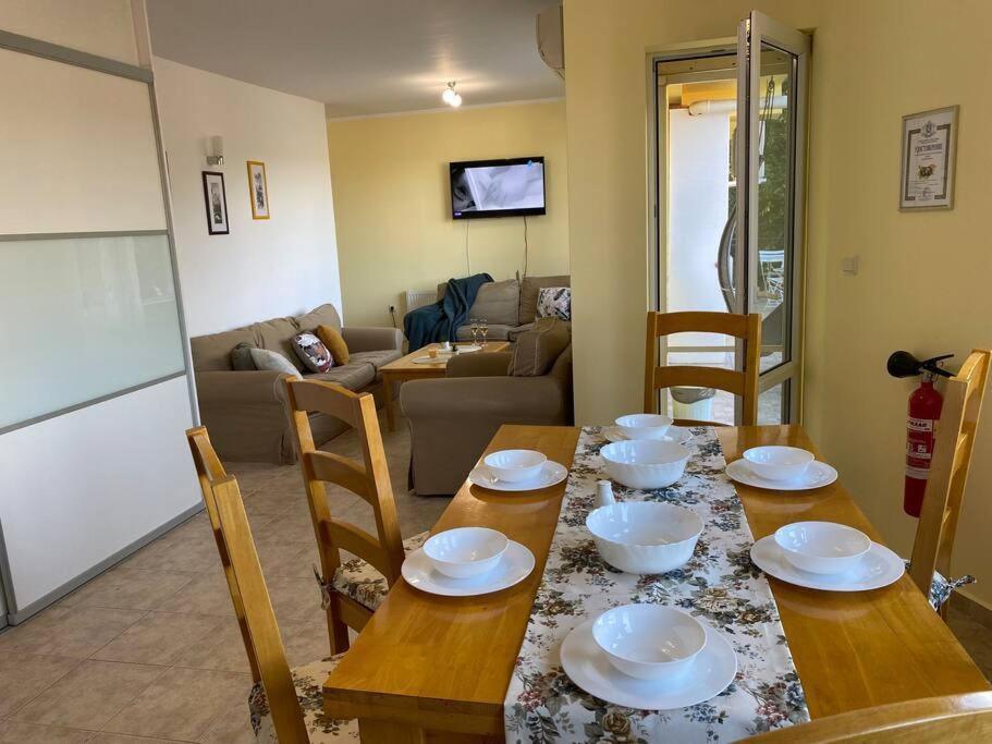 Apartment Happy Place Akatcia Veliko Tărnovo Esterno foto